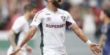 Samuel Xavier, do Fluminense, comemorando o gol de empate. Foto: Marcelo Gonçalves/FFC.