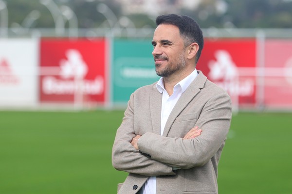 Vasco inicia reformulação no futebol e mira Rodrigo Caetano Vasco inicia reformulação no futebol e mira Rodrigo Caetano