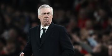 Carlo Ancelotti, anunciado pela CBF, durante a derrota do Real Madrid para o Arsenal, pela Champions League (Foto: Reuters)