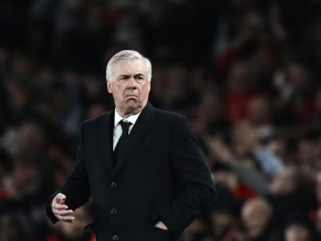 Carlo Ancelotti, anunciado pela CBF, durante a derrota do Real Madrid para o Arsenal, pela Champions League (Foto: Reuters)