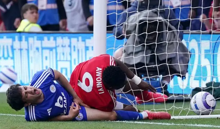 Taiwo Awoniyi, do Nottingham Forest, fica em coma induzido após cirurgia por ruptura intestinal Taiwo Awoniyi, do Nottingham Forest, fica em coma induzido após cirurgia por ruptura intestinal