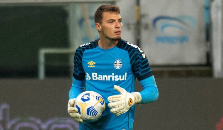 Palmeiras tenta contratar Gabriel Grando, mas saída de Lomba é crucial Palmeiras tenta contratar Gabriel Grando, mas saída de Lomba é crucial