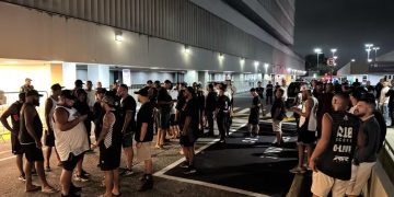 Torcida do Vasco presente no aeroporto momentos antes da confusão (Reprodução)
