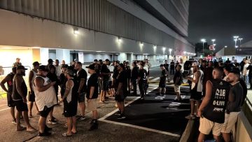 Torcida do Vasco presente no aeroporto momentos antes da confusão (Reprodução)