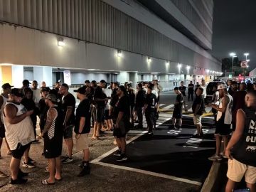 Torcida do Vasco presente no aeroporto momentos antes da confusão (Reprodução)