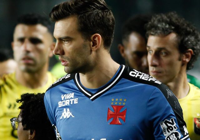 Vasco sofre nova recusa de Léo Jardim