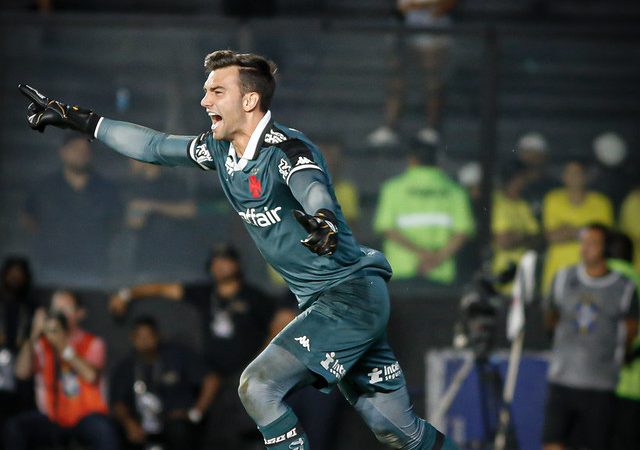 Renovação de Léo Jardim com Vasco avança
