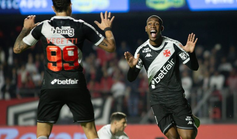 Vasco vence o São Paulo em noite de gala do ataque