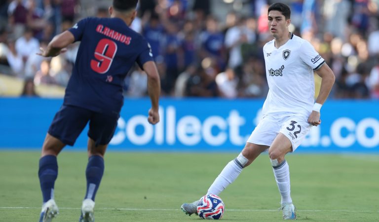 Em boa fase, zagueiro Jair deseja permanecer no Botafogo