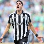 Jair comemora o primeiro gol do Botafogo em Mundiais. Foto: Vítor Silva/BFR.