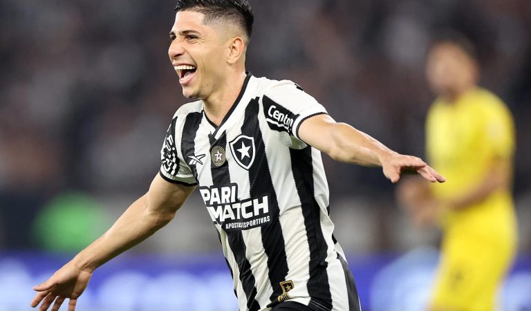 Botafogo assina renovação de Savarino até 2028 Botafogo assina renovação de Savarino até 2028