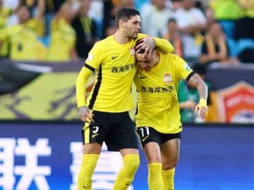 Davidson comemora gol diante do rival local na Superliga Chinesa (Foto: Divulgação)