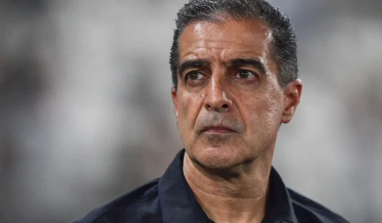Botafogo anuncia demissão de Renato Paiva