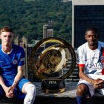 Cole Palmer e Dembelé posam com a taça do Mundial em Nova Iorque