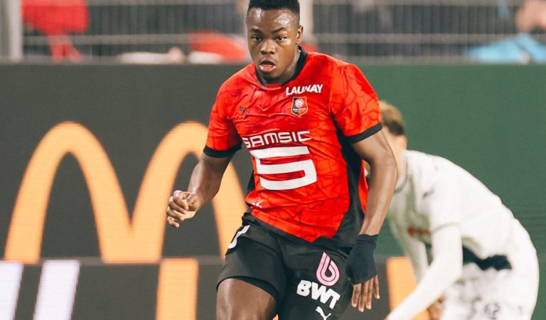 Vasco avança em negociação por Andrés Gómez, do Rennes