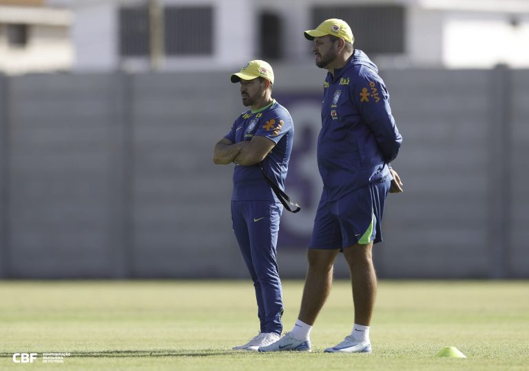 Ramon Menezes observa treino da Seleção Brasileira Sub-20