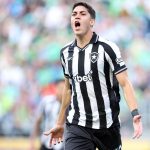 Jair assinou contrato até 2030 com o Forest | Foto: Vítor Silva - Botafogo