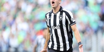 Jair assinou contrato até 2030 com o Forest | Foto: Vítor Silva - Botafogo