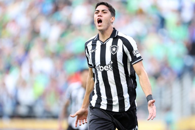 Jair assinou contrato até 2030 com o Forest | Foto: Vítor Silva - Botafogo