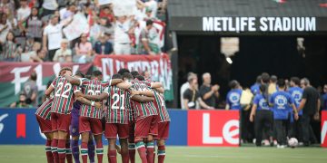 Jogadores do Fluminense reunidos durante o jogo contra o Ulsan HD, no MetLife Stadium. Foto: Marcelo Gonçalves/FFC.