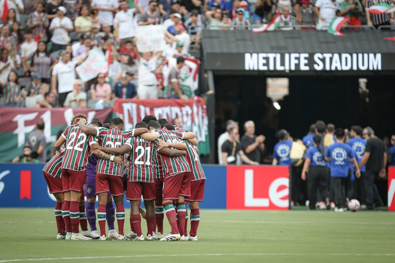 Jogadores do Fluminense reunidos durante o jogo contra o Ulsan HD, no MetLife Stadium. Foto: Marcelo Gonçalves/FFC.