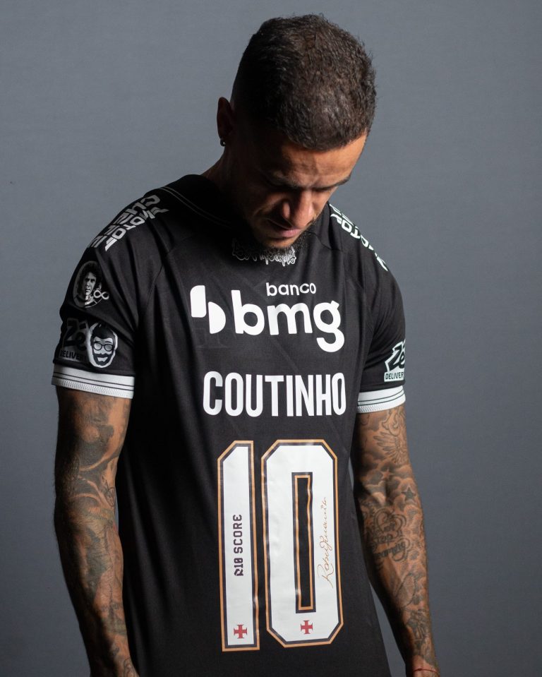Philippe Coutinho com sua camisa de número 10 que herdou após a saída de Payet