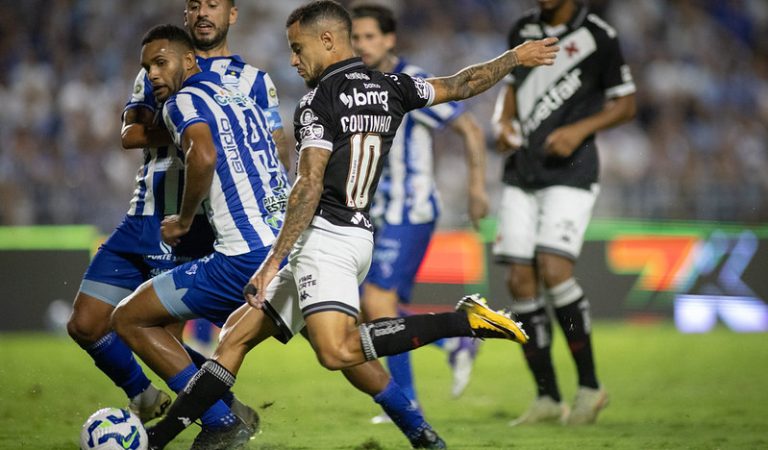 Com expulsão no fim, Vasco e CSA empatam em Maceió Com expulsão no fim, Vasco e CSA empatam em Maceió