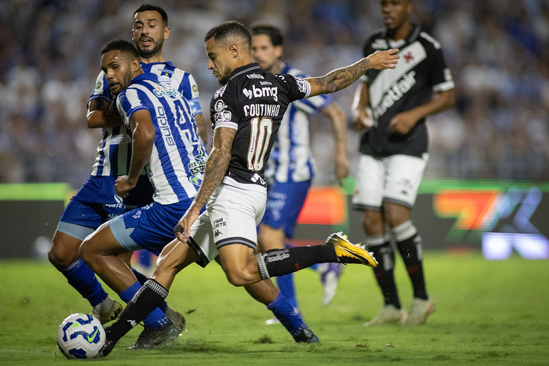 Com expulsão no fim, Vasco e CSA empatam em Maceió
