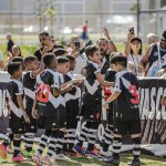 Elenco do Vasco comemora vitória na estreia da IberCup