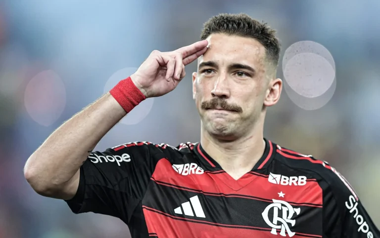 Ortiz em ação pelo Flamengo | Foto: Thiago Ribeiro - AGIF