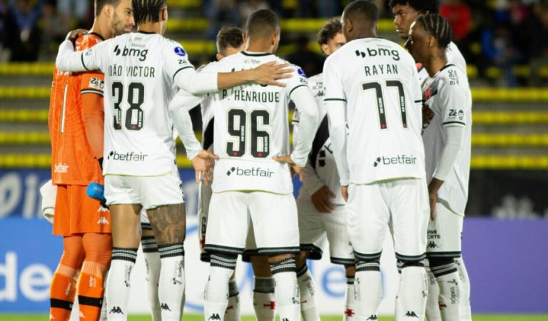 Com um a menos, Vasco é goleado por del Valle Com um a menos, Vasco é goleado por del Valle