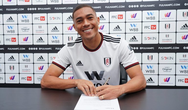 Carlos Vinicius, ex-Fulham e Benfica, é oferecido ao Corinthians