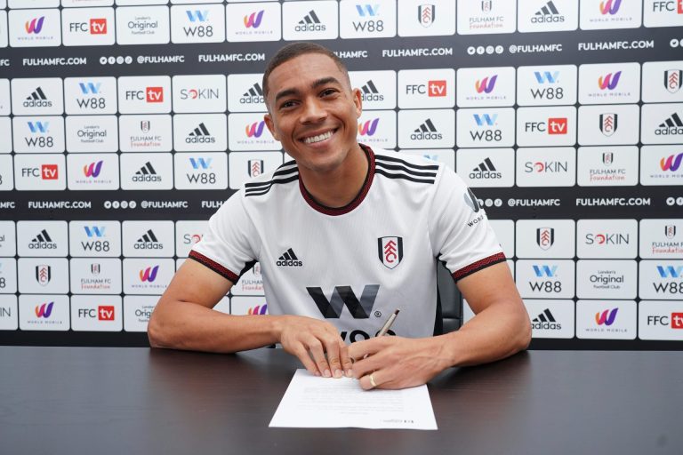 Carlos Vinicius está livre do mercado desde que saiu do Fulham | Foto: Divulgação -Fulham