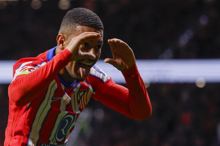Lino durante comemoração de um gol pelo Atlético de Madrid | Foto: Javier Lizón