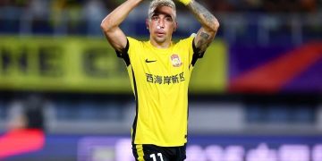 Davidson comemora gol marcado na vitória do Qingdao West Coast