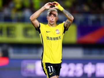 Davidson comemora gol marcado na vitória do Qingdao West Coast