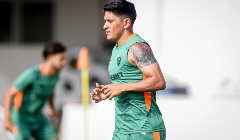 Cano sofre entorse no joelho e desfalcará Fluminense na Sul-Americana