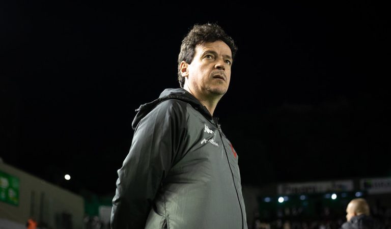 Em baixa, Vasco recebe o Corinthians em São Januário Em baixa, Vasco recebe o Corinthians em São Januário