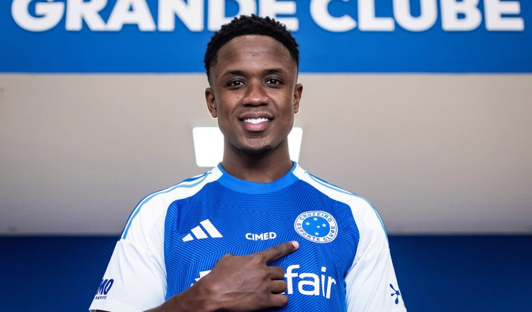 Cruzeiro anuncia chegada de Luis Sinisterra, ex-Bournemouth Cruzeiro anuncia chegada de Luis Sinisterra, ex-Bournemouth