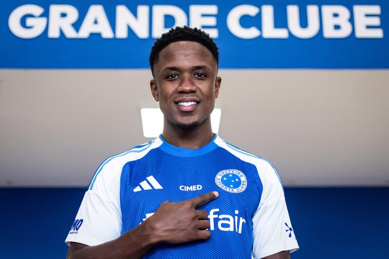 Sinisterra chega por empréstimo e vestirá a camisa 17 pelo clube | Foto: Gustavo Aleixo - Cruzeiro