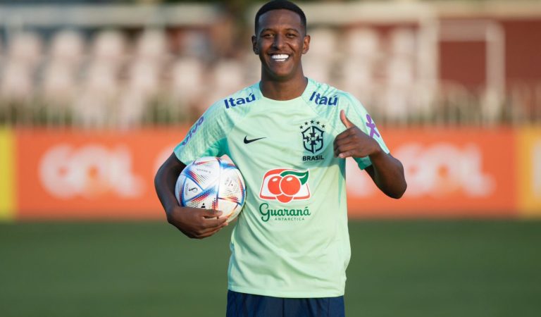 Vasco encaminha contratação de Robert Renan