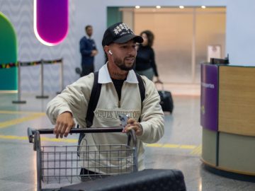 Luciano Acosta desembarcando no Rio de Janeiro