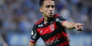 Matheus acabou tendo poucas chances com Filipe Luís | Foto: Maxi Franzoi - AGIF