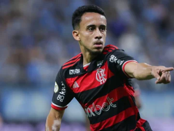 Matheus acabou tendo poucas chances com Filipe Luís | Foto: Maxi Franzoi - AGIF