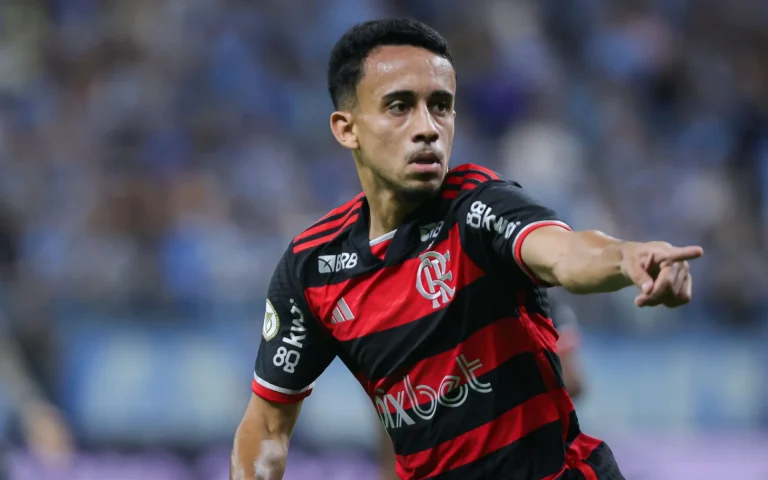 Matheus acabou tendo poucas chances com Filipe Luís | Foto: Maxi Franzoi - AGIF