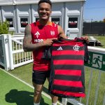 Rodrigo Muniz com a camisa do Flamengo