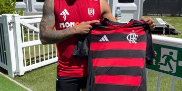 Rodrigo Muniz com a camisa do Flamengo