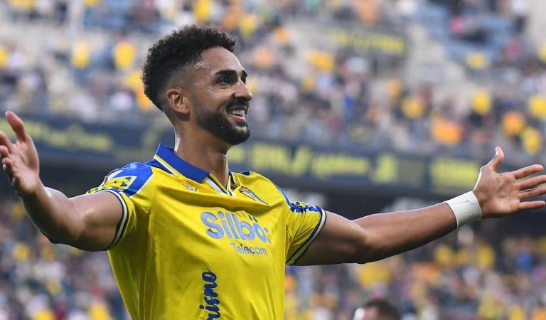 Botafogo avança por Chris Ramos, atacante do Cádiz