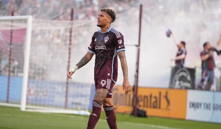 Rafael Navarro marca duas vezes em virada sobre o Santos Laguna