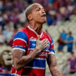 Deyverson comemora gol pelo Fortaleza